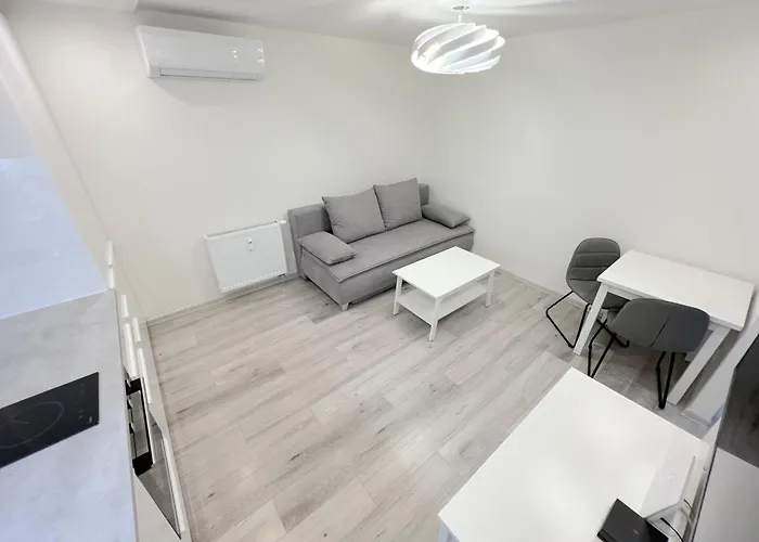 Krasny - V Novom Meste * ברטיסלאבה