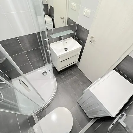 Krasny - V Novom Meste Apartament